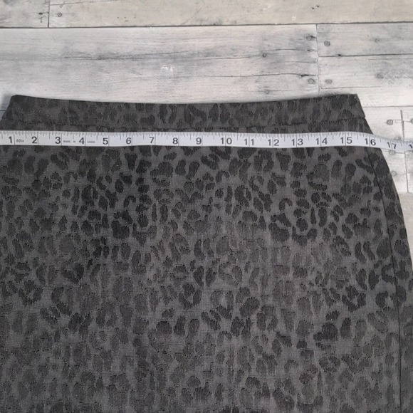 Ann Taylor Loft Petites Grey Leopard Print Skirt 6P - Picture 5 of 11